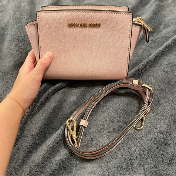 Michael Kors Handbags - Michael Kors Crossbody Purse